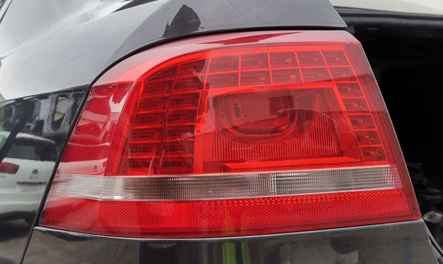 3AE945207B VAG Фонарь задний левый внешний купить в Киев