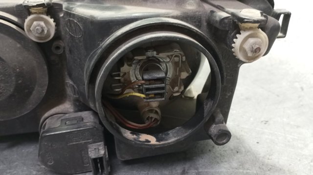 VAG 3B0941018R Фара правая в наличии Каменское