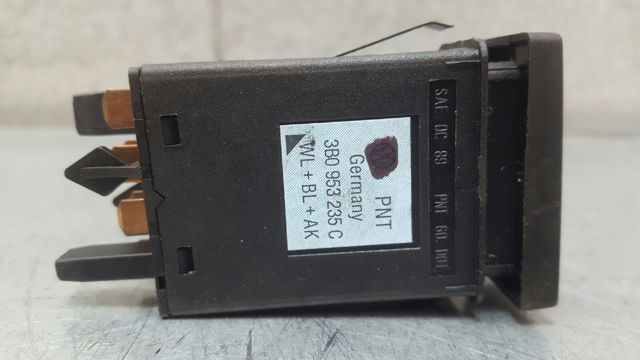 VAG 3B0953235C Кнопка включения аварийного сигнала в наличии Украина