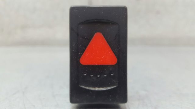3B0953235C VAG Кнопка включения аварийного сигнала купить в Ужгород
