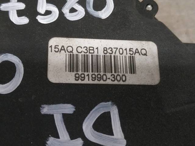 Fecho da porta dianteira esquerda 3B1837015AQ VAG