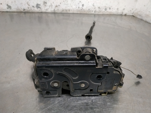 Fecho da porta dianteira esquerda 3B1837015AQ VAG