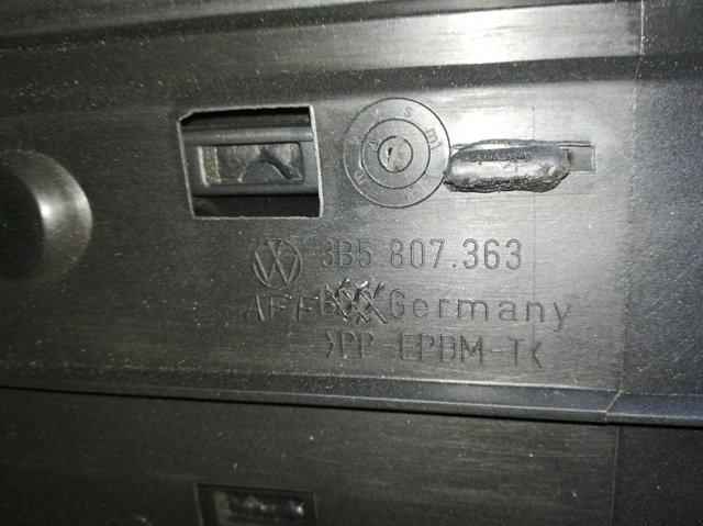 VAG 3B5807363 Задний бампер в наличии Ровно