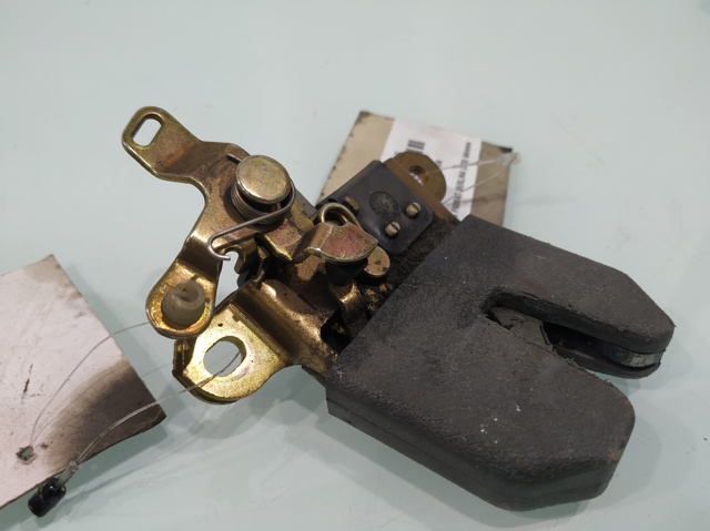 Fecho de tampa de porta-malas (de 3ª/5ª porta traseira) 3B5827505M VAG