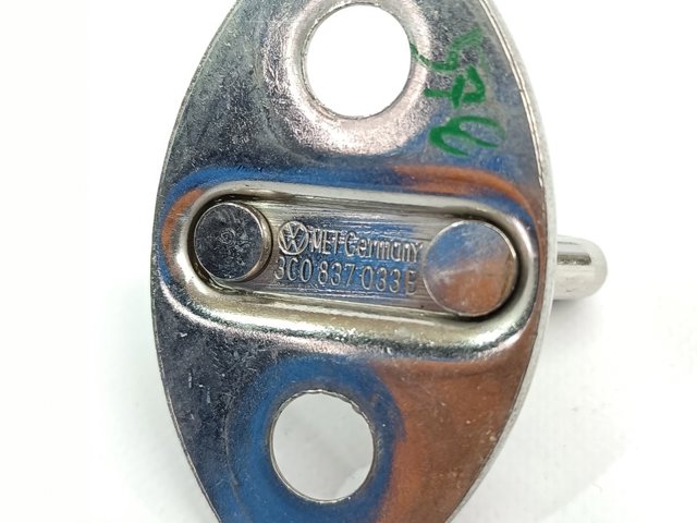 Gozno de garra (parte complementar) de fecho da porta traseira Volkswagen Passat 357