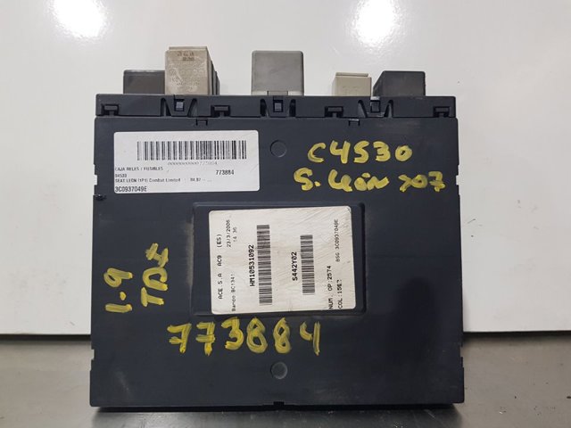 Relés / fusíveis caixa para skoda octavia ii 1.9 tdi bxe 3C0937049E