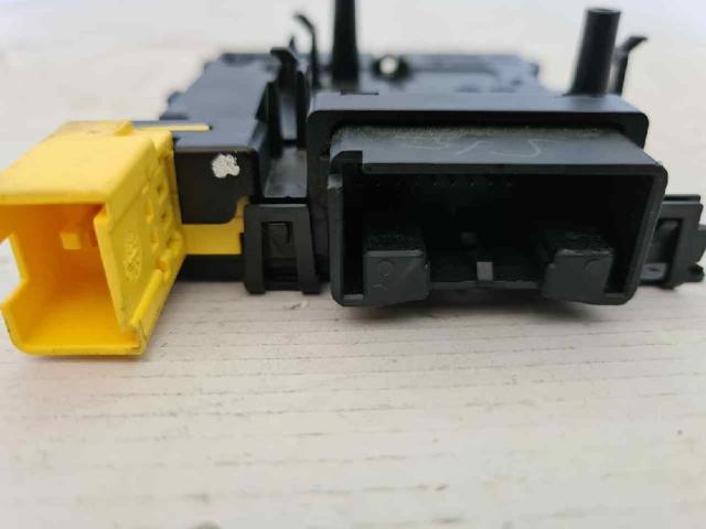 Comutador instalado na coluna da direção, montado Volkswagen Passat 3C2