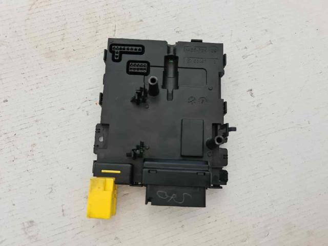 Comutador instalado na coluna da direção, montado Volkswagen Passat 3C2