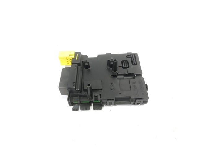 Comutador instalado na coluna da direção, montado Volkswagen Passat 3C2