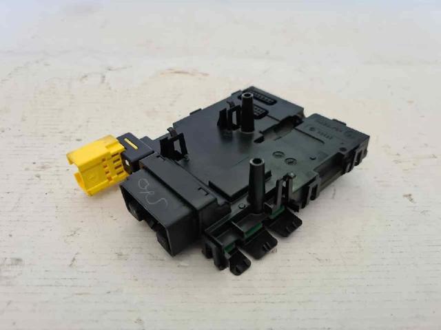 Comutador instalado na coluna da direção, montado Volkswagen Passat 3C2