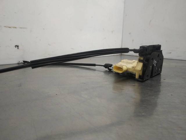 Fecho da porta dianteira esquerda 3C1837015A VAG