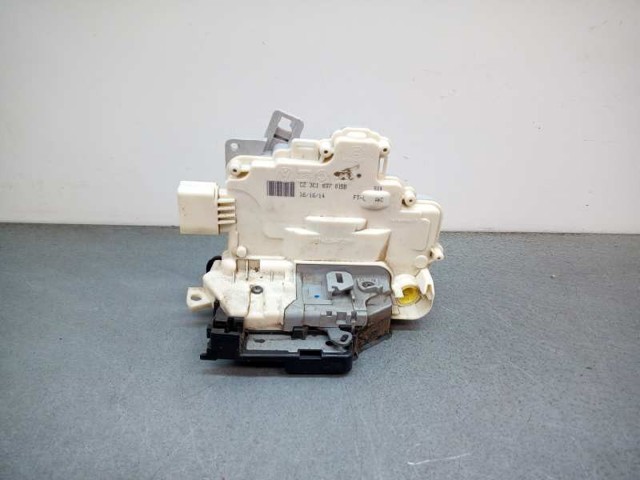 Fecho da porta dianteira esquerda 3C1837015B VAG