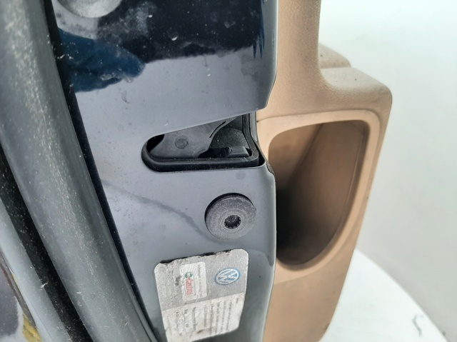 Fecho da porta dianteira esquerda 3C1837015B VAG
