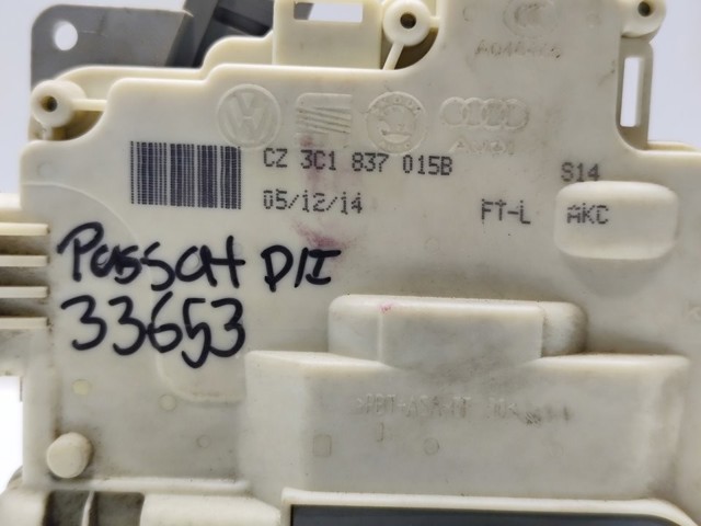 Fecho da porta dianteira esquerda 3C1837015B VAG