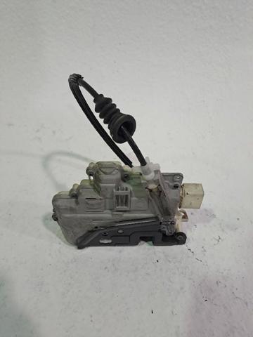 Fecho da porta dianteira esquerda 3C1837015B VAG