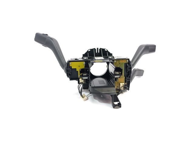 Comutador instalado na coluna da direção, montado Volkswagen Passat 3C2