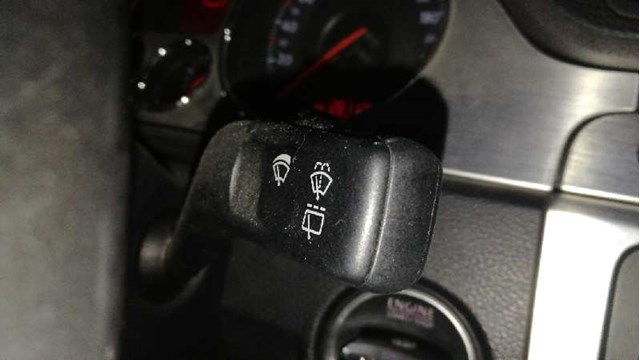 Comutador instalado na coluna da direção, montado Volkswagen Passat 3C2