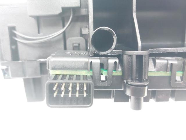 Comutador instalado na coluna da direção, montado Volkswagen Passat 3C2