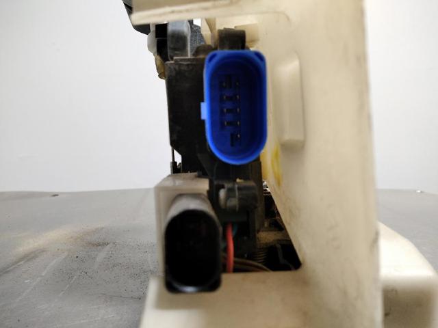 Fecho da porta dianteira esquerda Volkswagen Golf 521