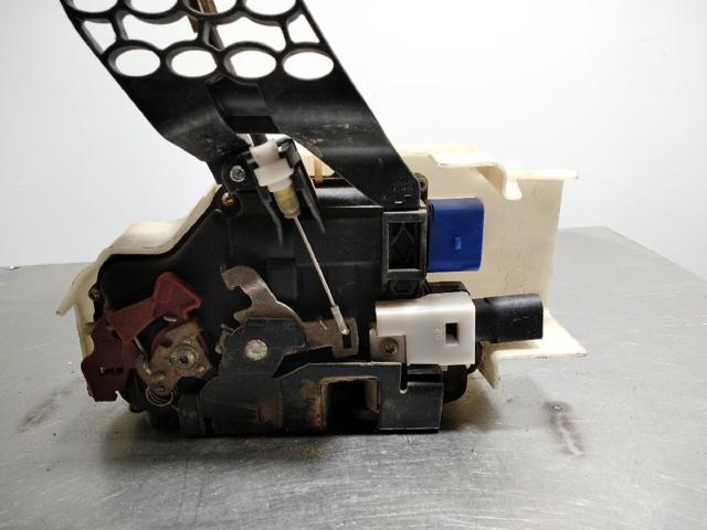 Fecho da porta dianteira esquerda Volkswagen Golf 521