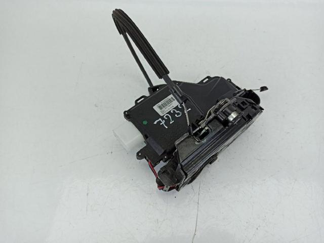 Fecho da porta dianteira esquerda Volkswagen Golf 521