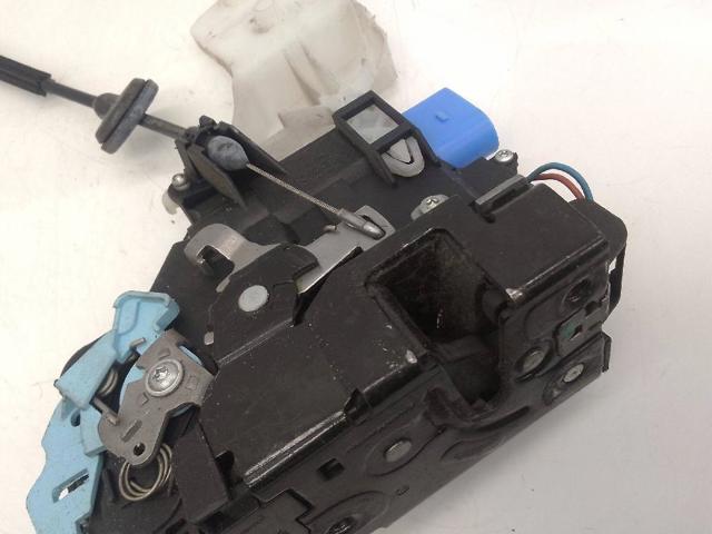 Fecho da porta dianteira esquerda Volkswagen Golf 521