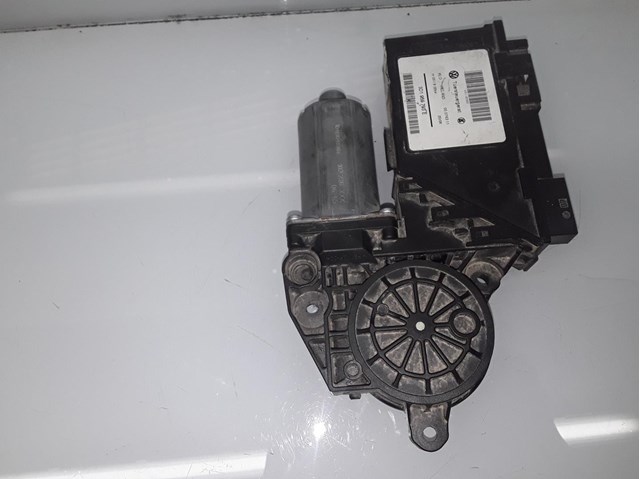 Motor regulador do vidro dianteiro esquerdo para Volkswagen Touareg (7LA,7LA,7LA) (2004-2010) 5.0 V10 TDI AYH 3D1959793E