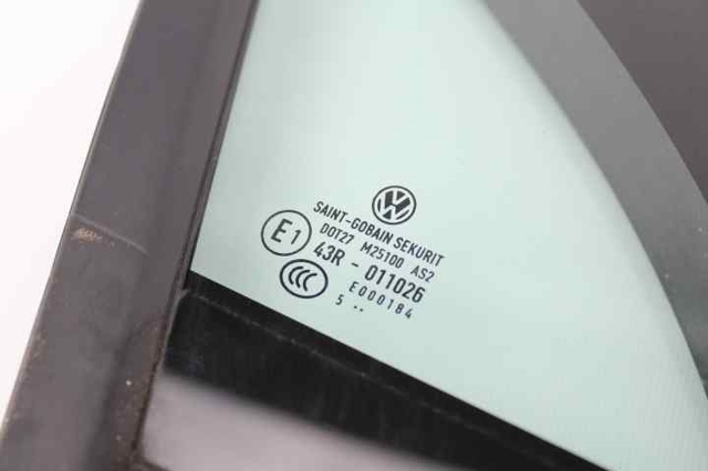 VAG 3G0845114C Стекло-форточка двери передней правой в наличии Чернигов