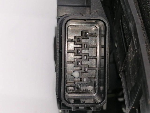 3M5AR21813EU FORD Замок водительской двери купить в Кривой Рог