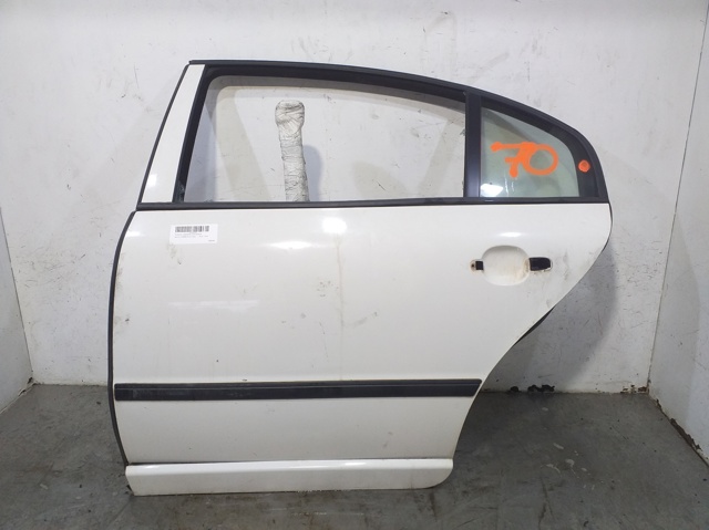 Porta traseira esquerda 3U5833051B VAG/Skoda