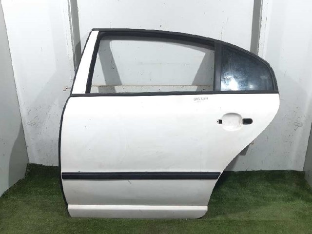 Porta traseira esquerda 3U5833051B VAG/Skoda