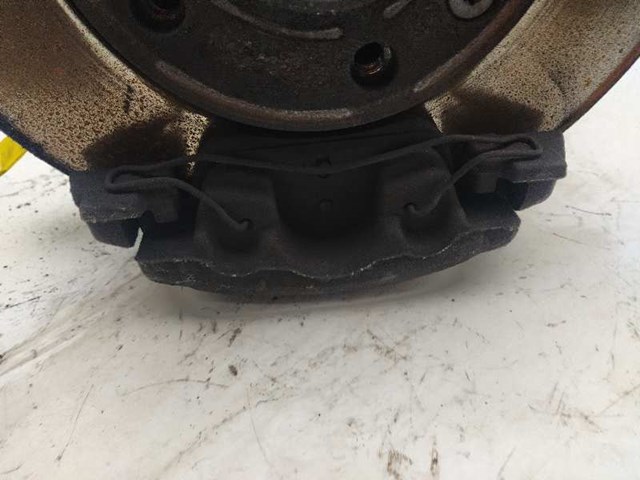 Suporte do freio dianteiro direito 410010303R RENAULT