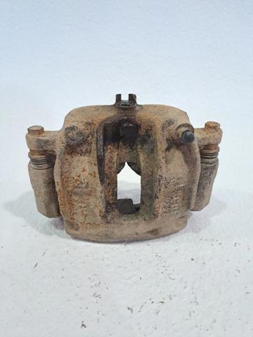 NISSAN 410117F000 Суппорт тормозной передний левый в наличии Черновцы
