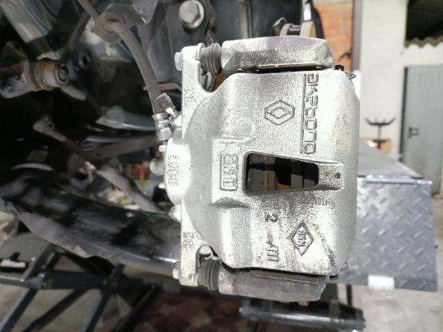 RENAULT 410118694R Суппорт тормозной передний левый в наличии Житомир