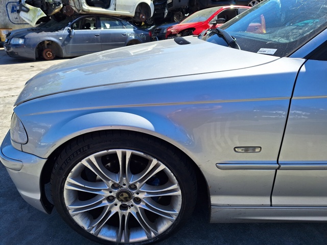 Barbatana dianteira esquerda para BMW Série 3 Saloon (E46) / 0.98 - 0.06 204D1 41358240405