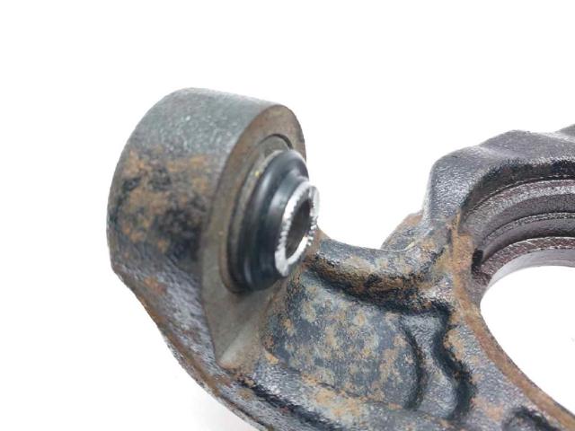 TOYOTA 4230448051 Цапфа задняя правая в наличии Чернигов