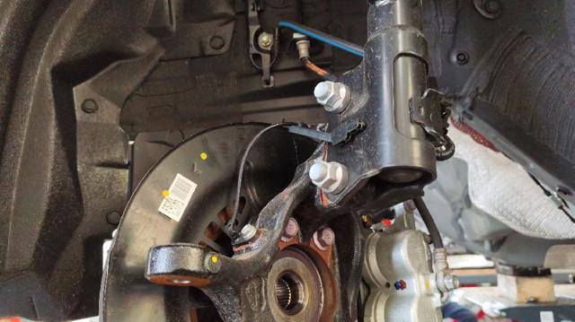 TOYOTA 4321233130 Цапфа передняя левая в наличии Ужгород