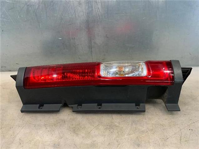 Lanterna traseira direita para Nissan Primastar Van (x83) (2002-...) 4416772