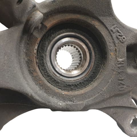 SUZUKI 4511162J10 Цапфа (поворотный кулак) передний правый в наличии Ужгород