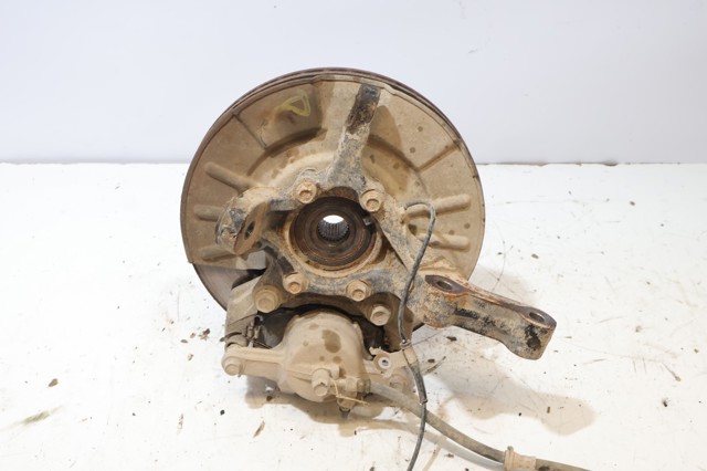 SUZUKI 4511165J00 Цапфа передняя правая в наличии Николаев