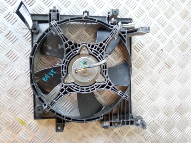 Ventilador (roda de aletas) do radiador de esfriamento direito 45121KE001 Subaru