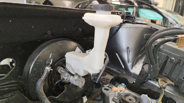 Cilindro mestre do freio 460104EH0A NISSAN