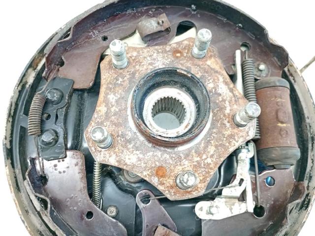 SUZUKI 4611065J00 Цапфа задняя правая в наличии Днепр
