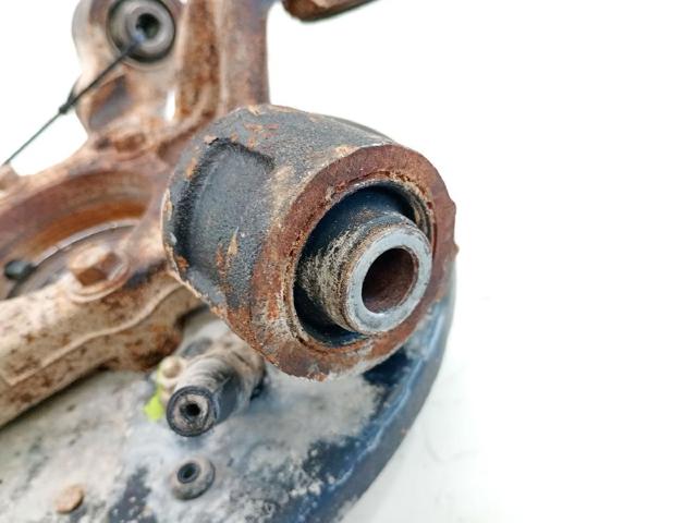 SUZUKI 4611065J00 Цапфа задняя правая в наличии Киев