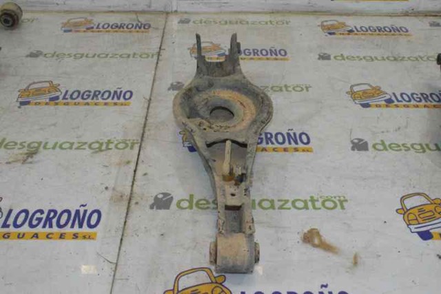 Braço oscilante inferior esquerdo de suspensão traseira 4620765J00 Suzuki