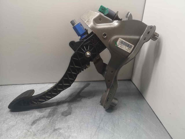 Pedal de embraiagem 465030037R Renault (RVI)