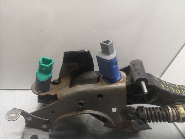 Pedal de embraiagem 465030037R Renault (RVI)