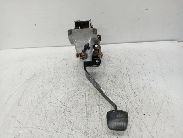 Pedal de embraiagem 465038H915 Nissan