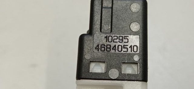 PEUGEOT 46840510 Датчик включения стопсигнала в наличии Киев