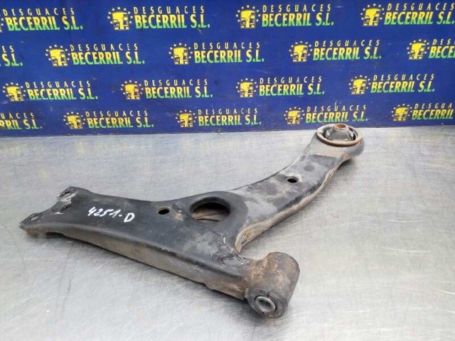 TOYOTA 480680F010 Рычаг передней подвески нижний правый в наличии Киев